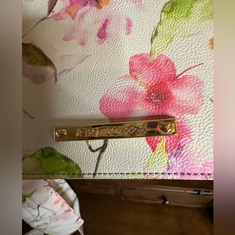 Betsey Johnson NWT Wallet Wristlet & Scarf - Picture 3 of 5